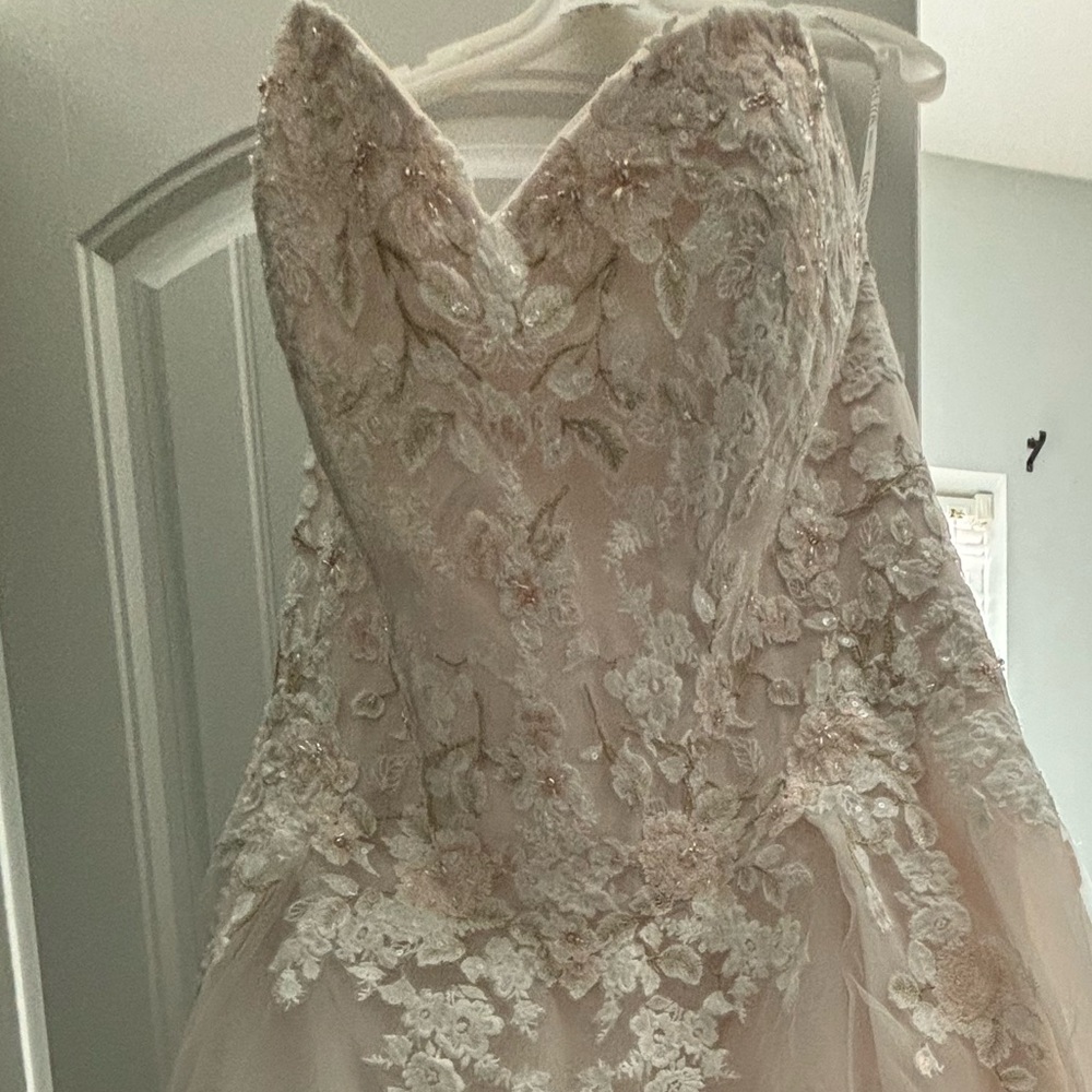 David’s bridal wedding gown with Longvale. Never worn.